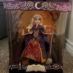 Disney Hocus Pocus Sarah Collector Doll - Purple and Gold